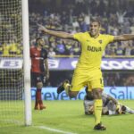 Abila, festejando un gol a Newell´s en La Bombonera
